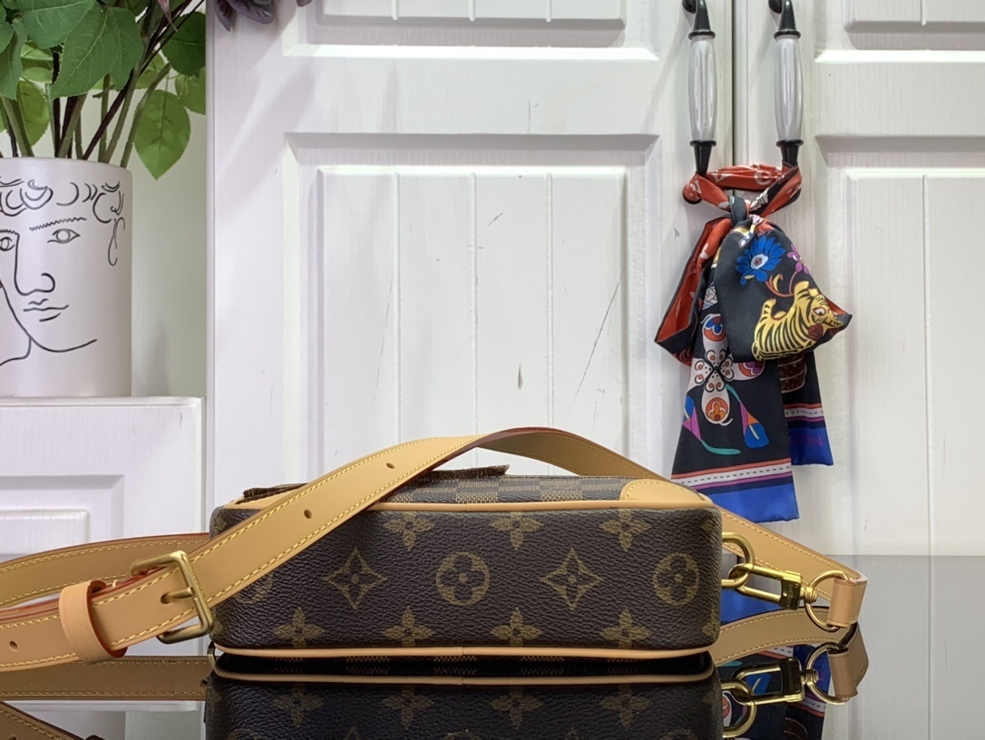 LV TROCAD??RO m26020