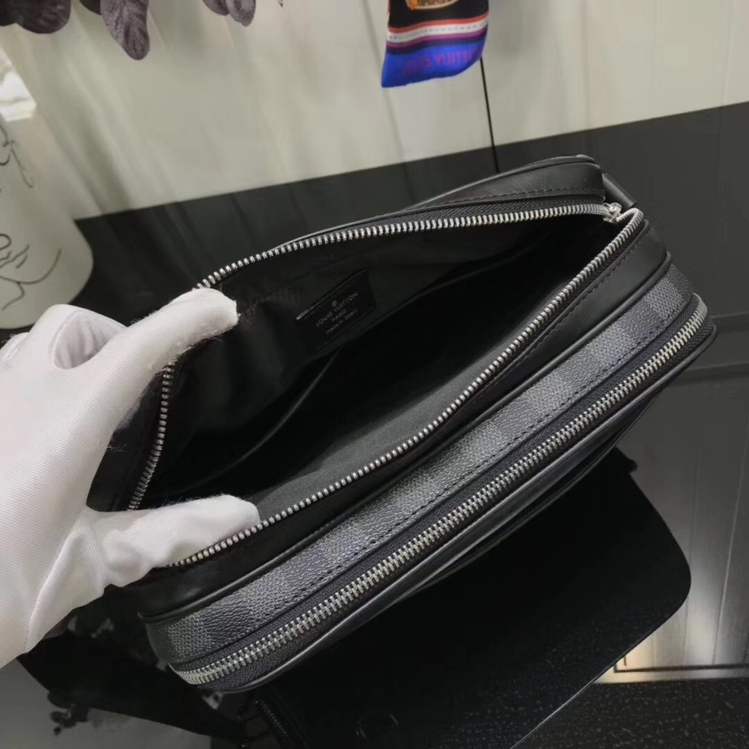 LV TROCADERO MESSENGER NM PM N40087