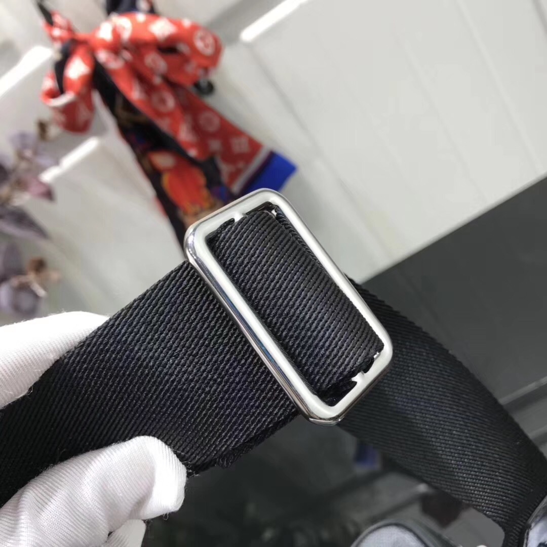 LV TROCADERO MESSENGER NM PM N40087