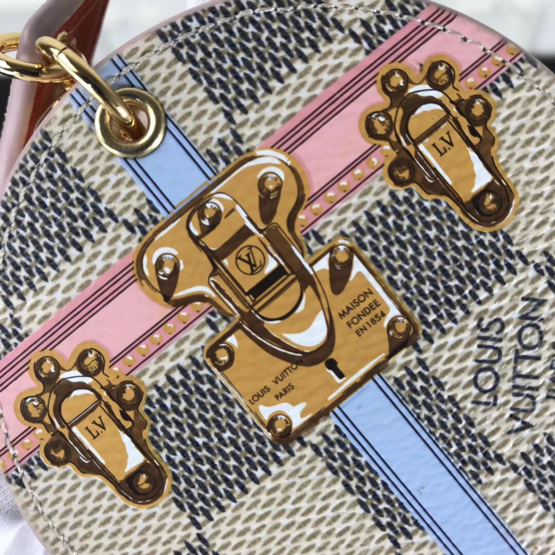 LV TRUNK Key Chain M62573