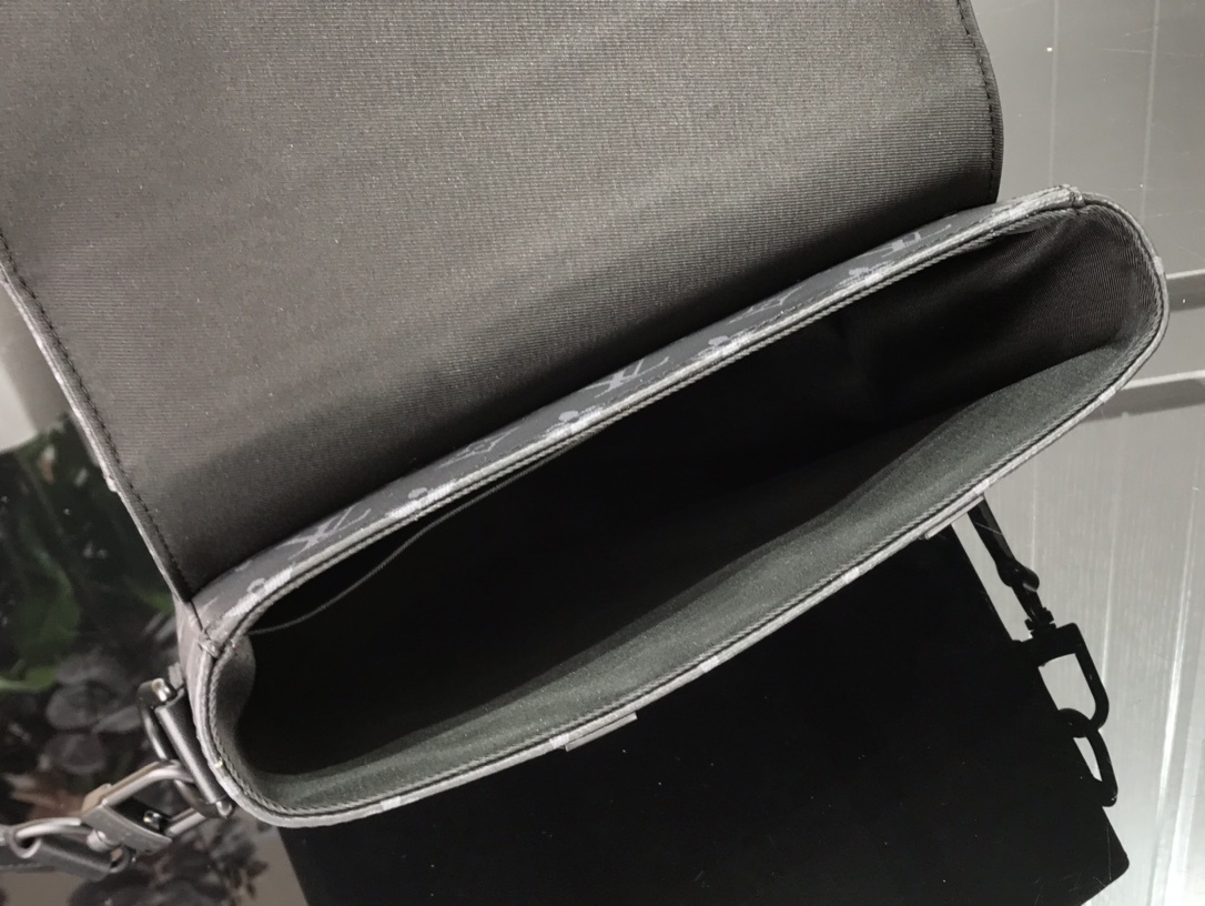 LV TRUNK MESSENGER M45727