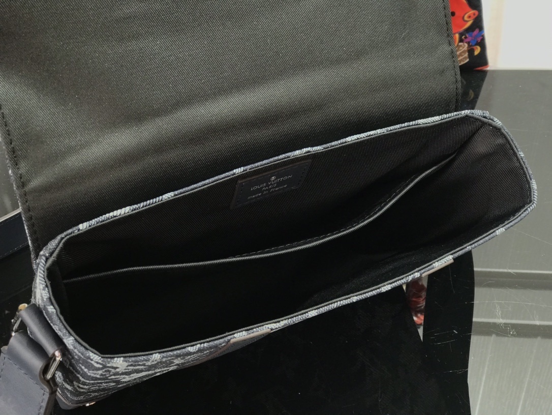 LV TRUNK MESSENGER M57282