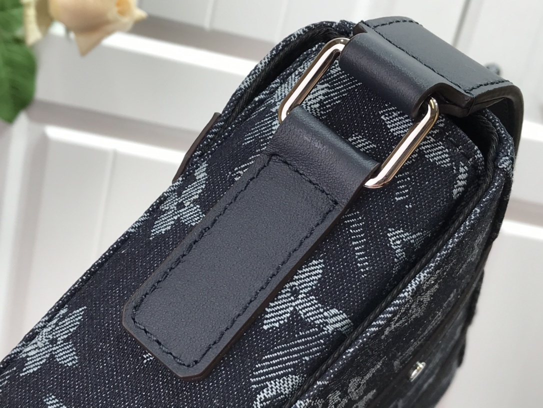 LV TRUNK MESSENGER M57282