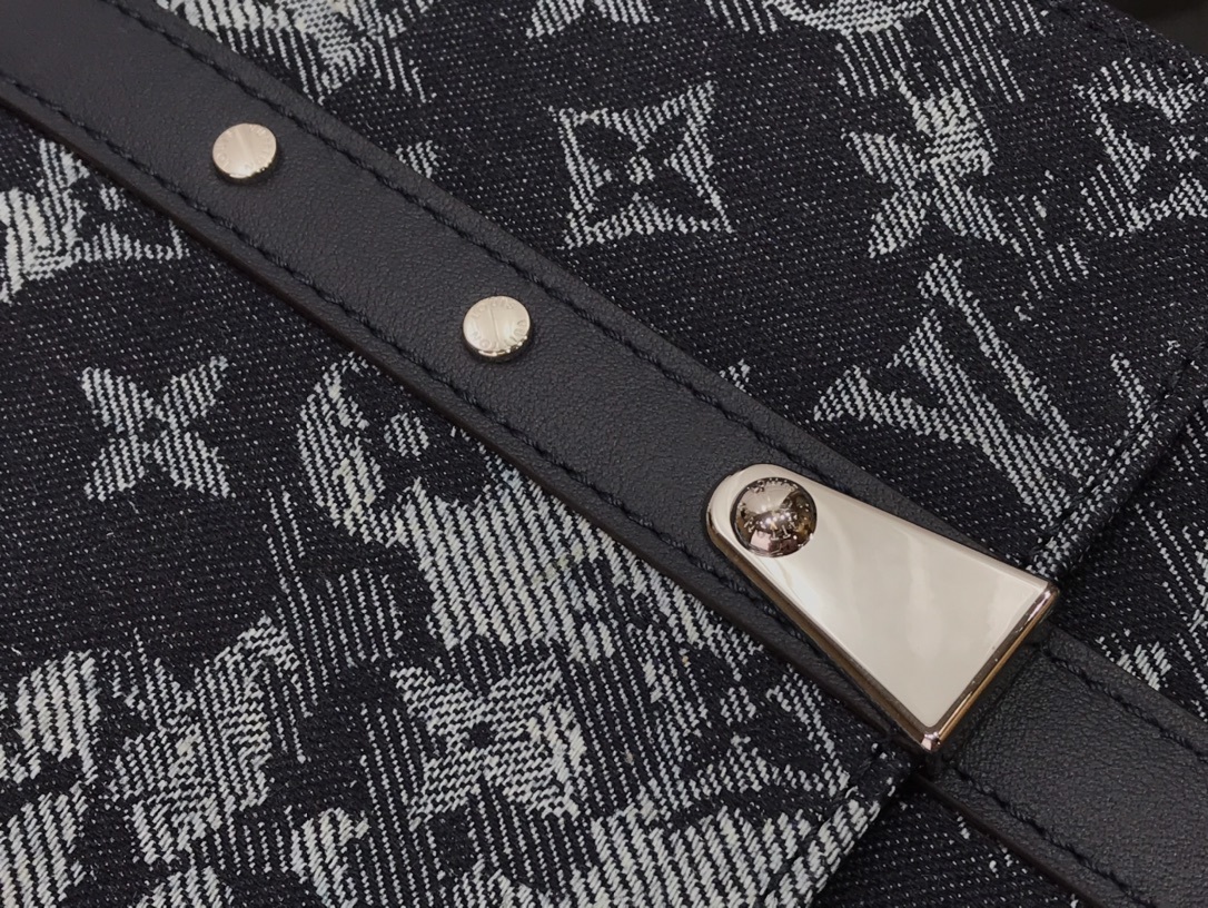 LV TRUNK MESSENGER M57282