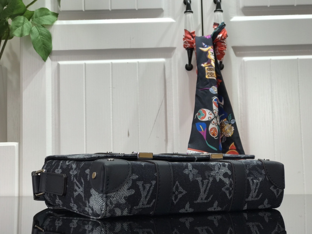 LV TRUNK MESSENGER M57282