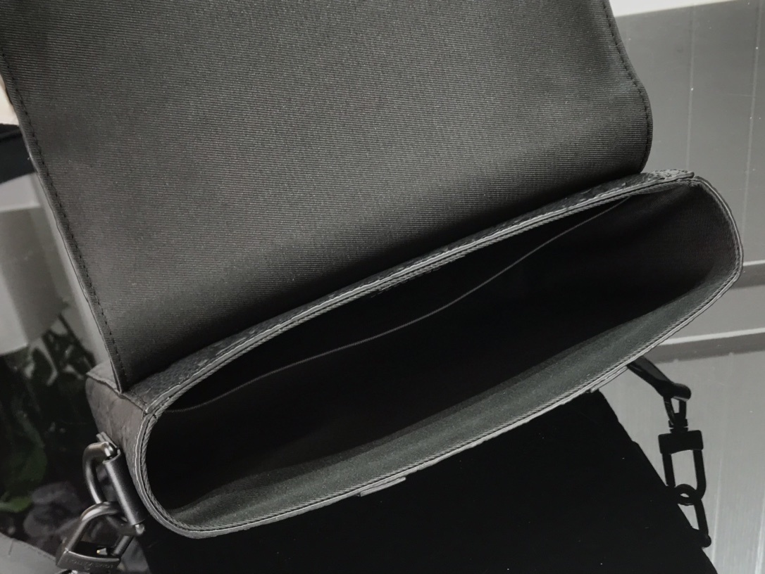 LV TRUNK MESSENGER M57726