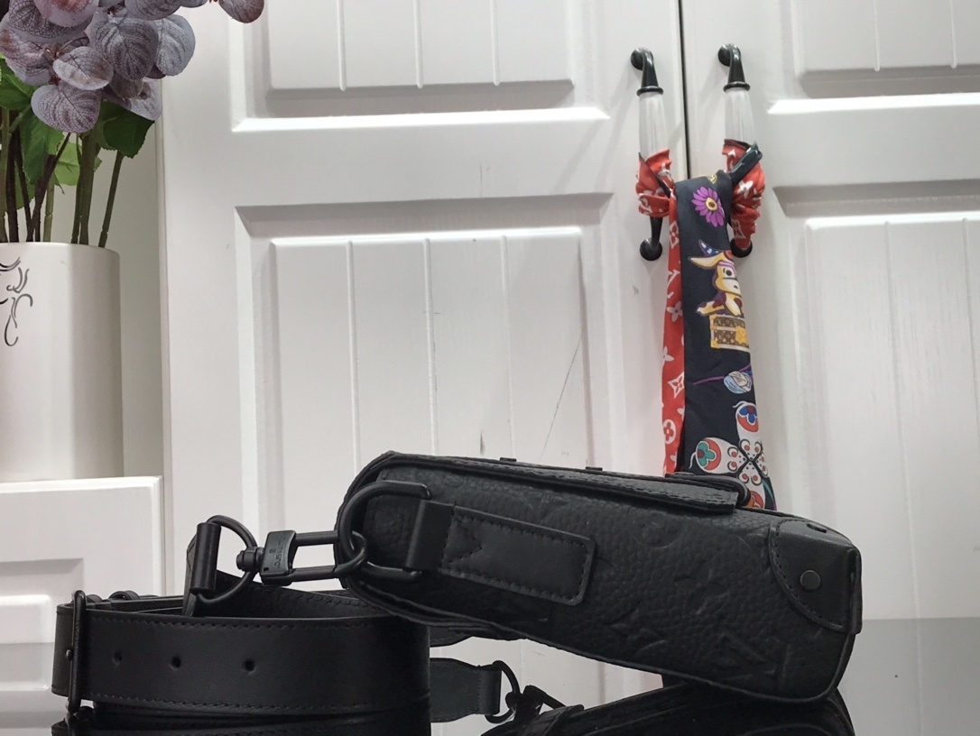 LV TRUNK MESSENGER M57726