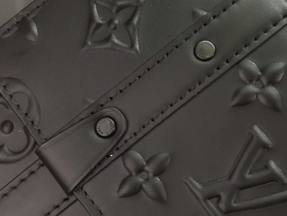 LV TRUNK MESSENGER M57952