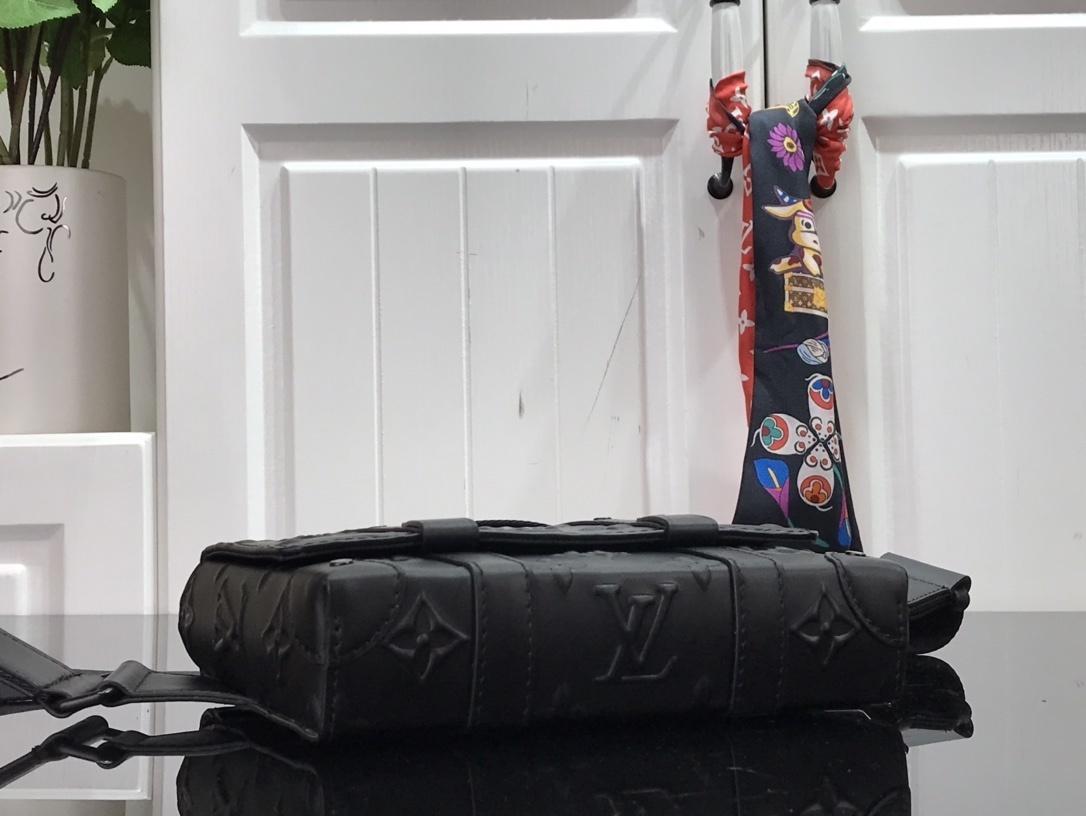 LV TRUNK MESSENGER M57952