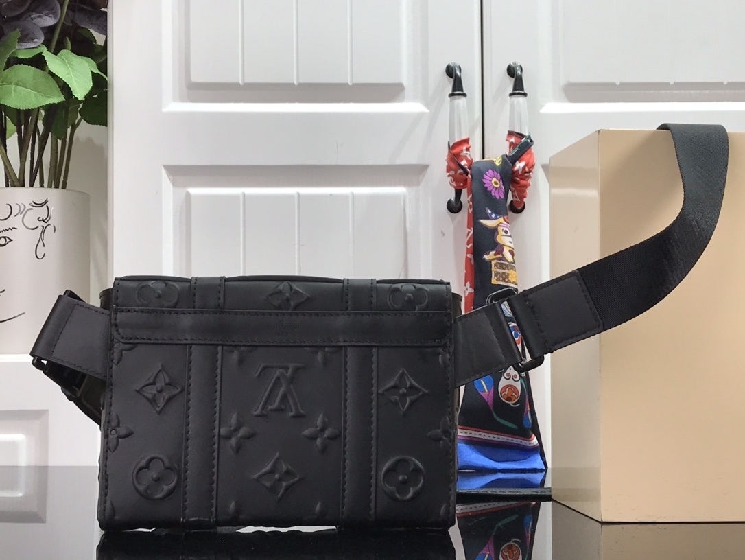 LV TRUNK MESSENGER M57952