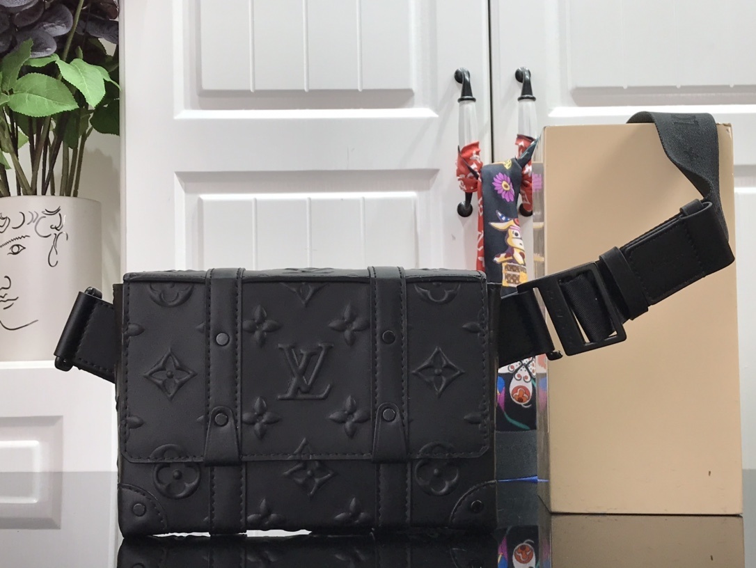 LV TRUNK MESSENGER M57952