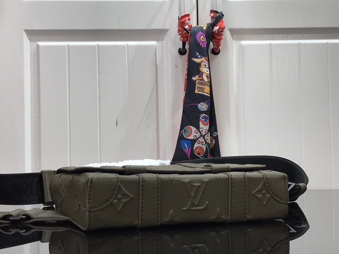 LV TRUNK MESSENGER M57952