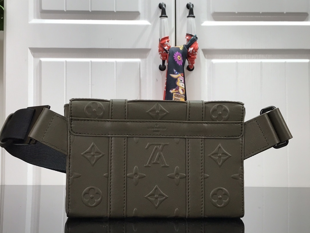 LV TRUNK MESSENGER M57952