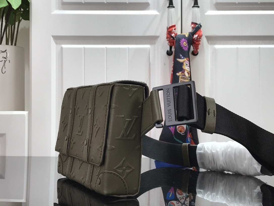 LV TRUNK MESSENGER M57952