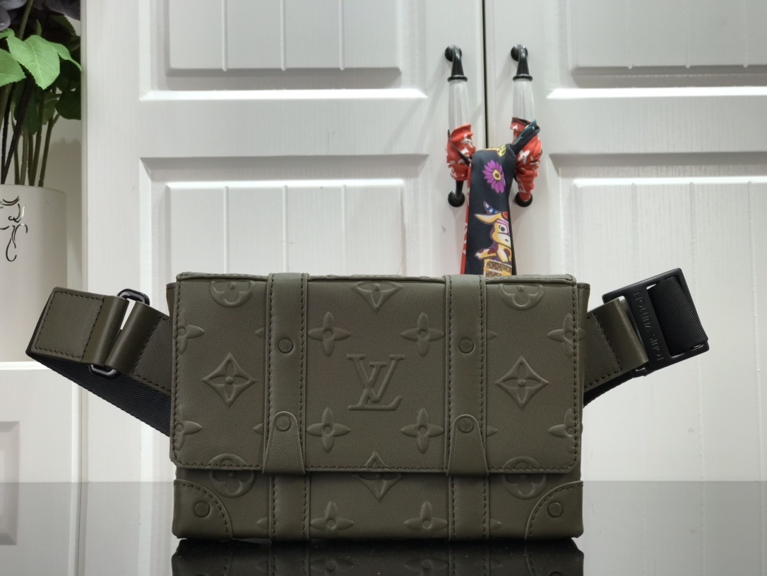 LV TRUNK MESSENGER M57952