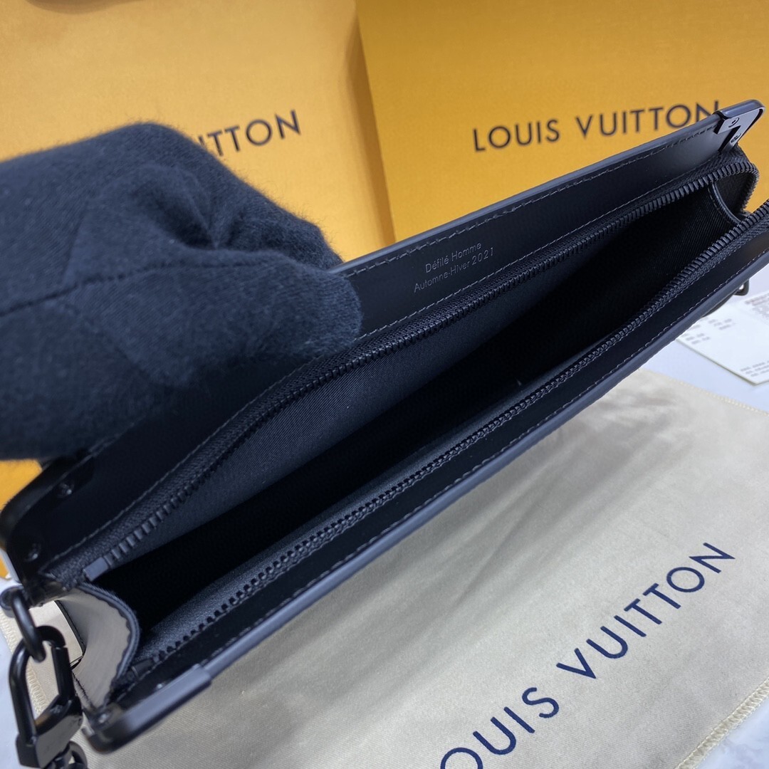 LV TRUNK POUCH M45937