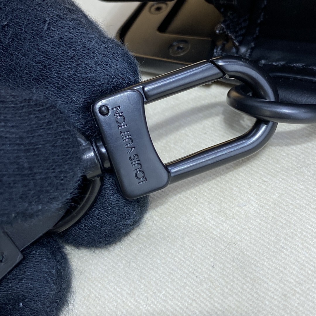 LV TRUNK POUCH M45937