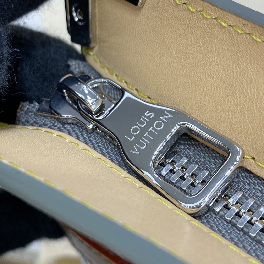 LV TRUNK POUCH M80807 