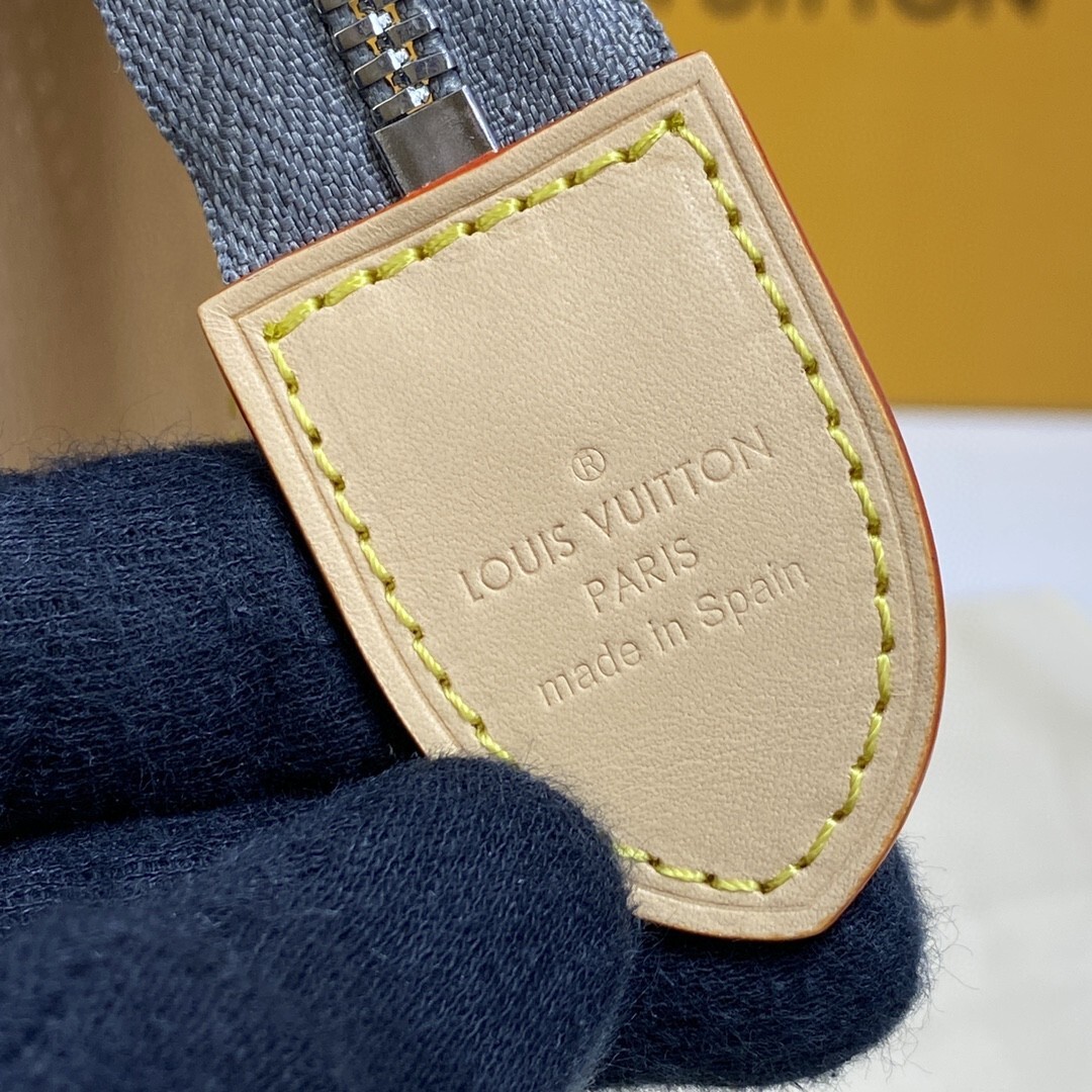 LV TRUNK POUCH M80807 