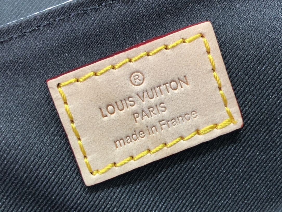 LV TRUNK SLINGBAG N50061 