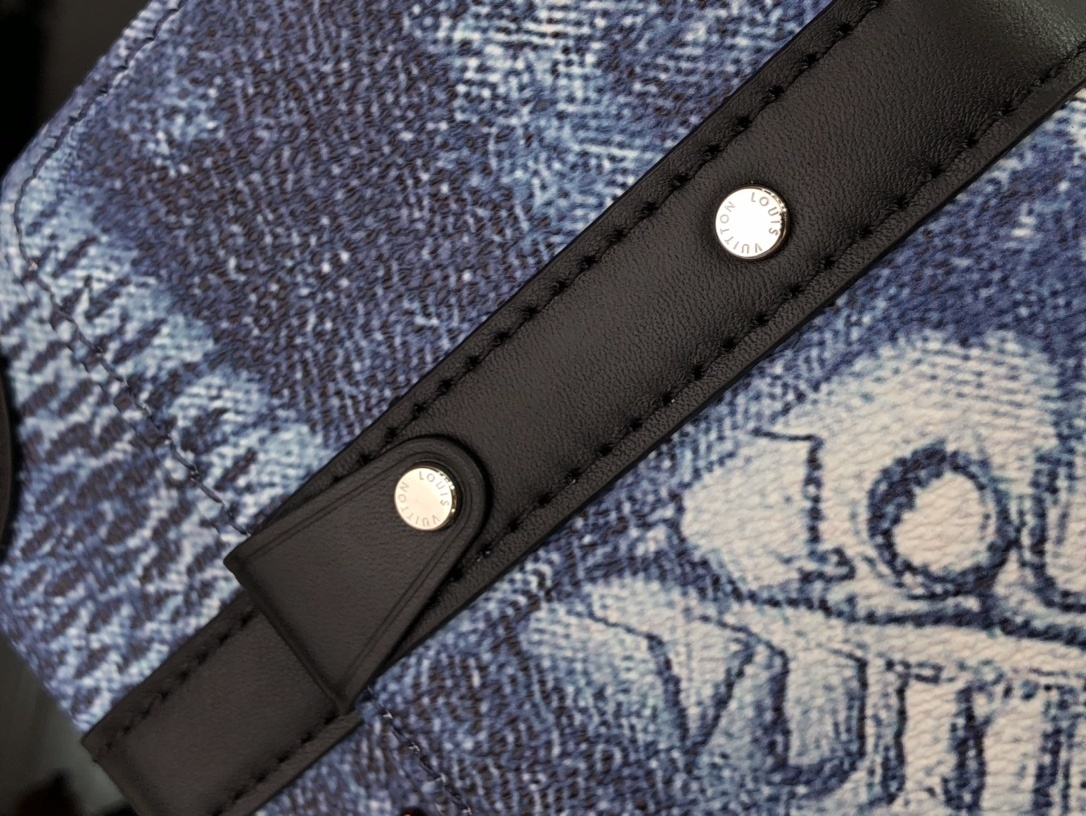 LV TRUNK SLINGBAG N50061 