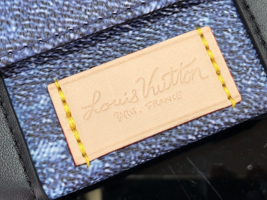 LV TRUNK SLINGBAG N50061 