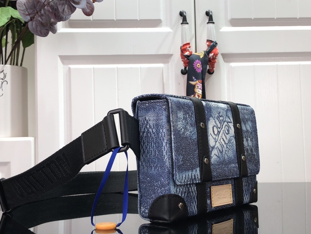 LV TRUNK SLINGBAG N50061 