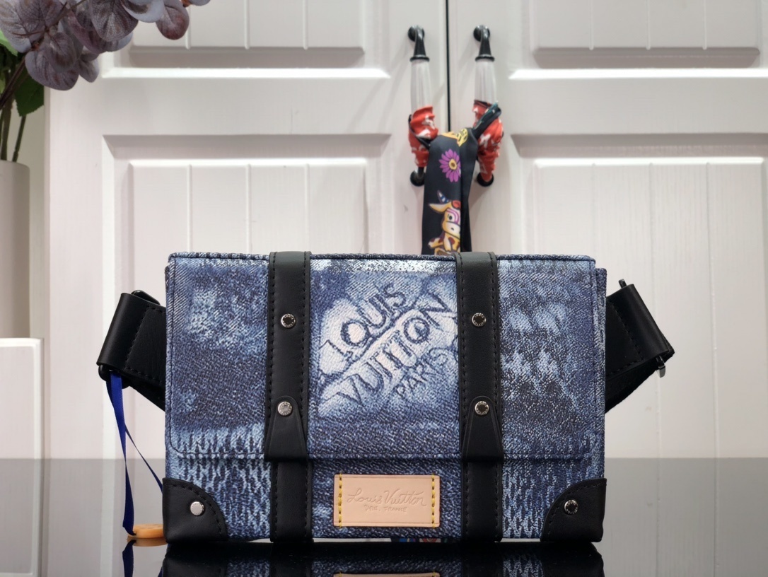 LV TRUNK SLINGBAG N50061 