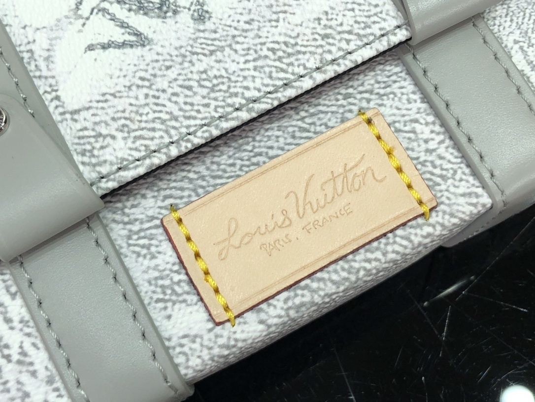 LV TRUNK SLINGBAG N50061 