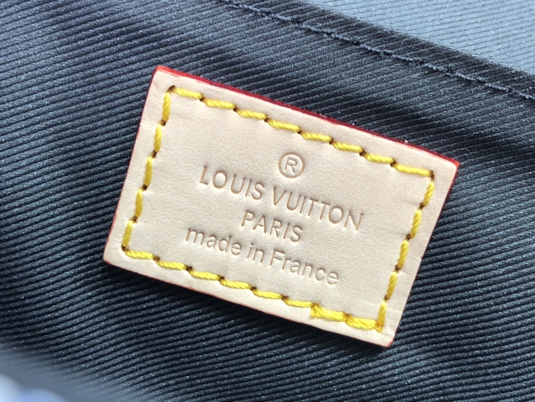 LV TRUNK SLINGBAG N50061 