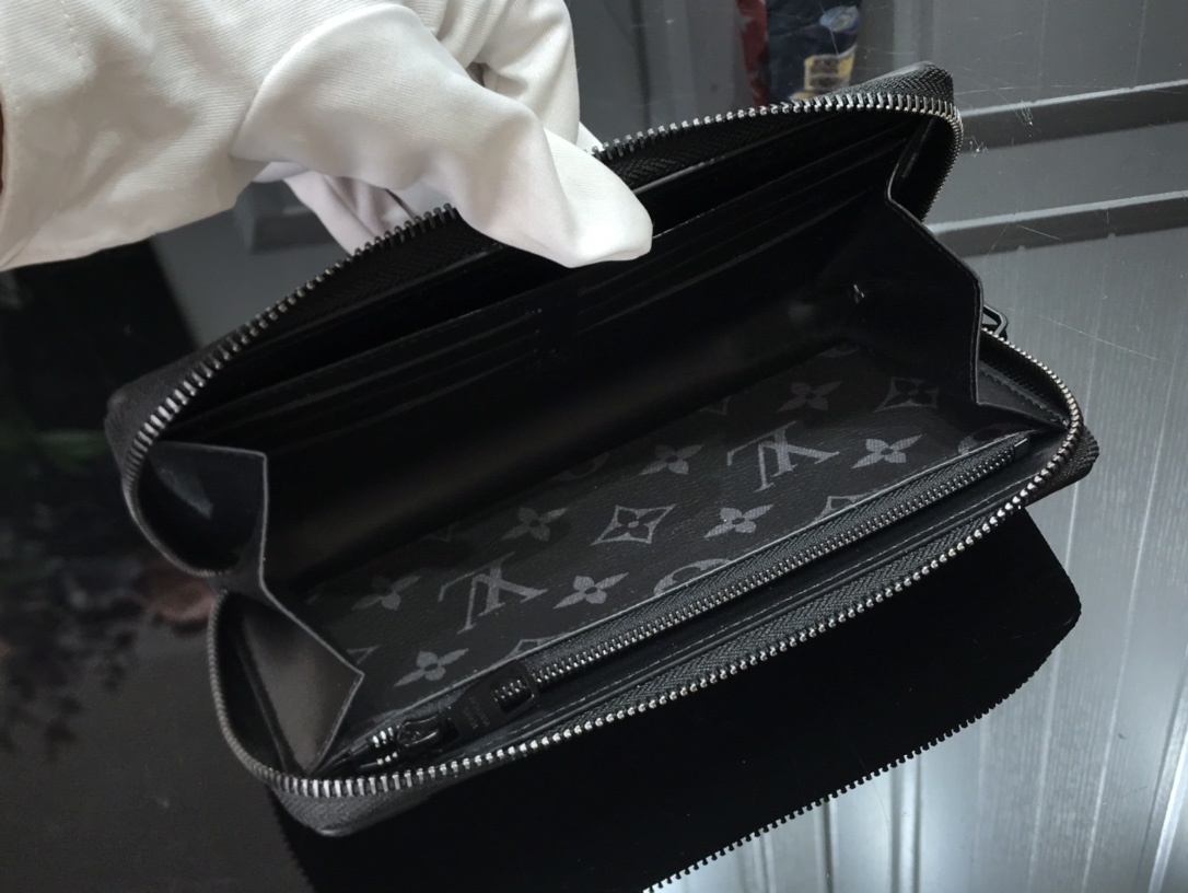 LV TRUNK wallet M80558