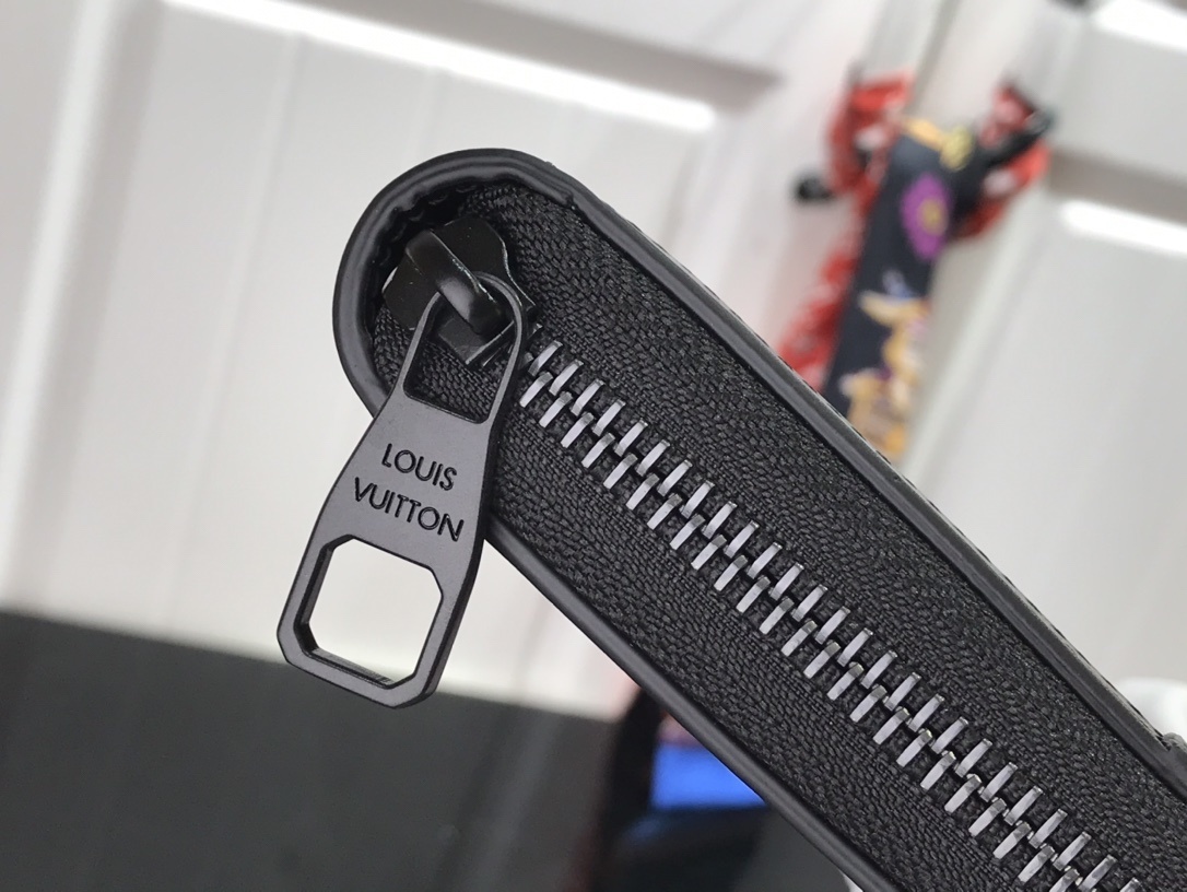 LV TRUNK wallet M80558