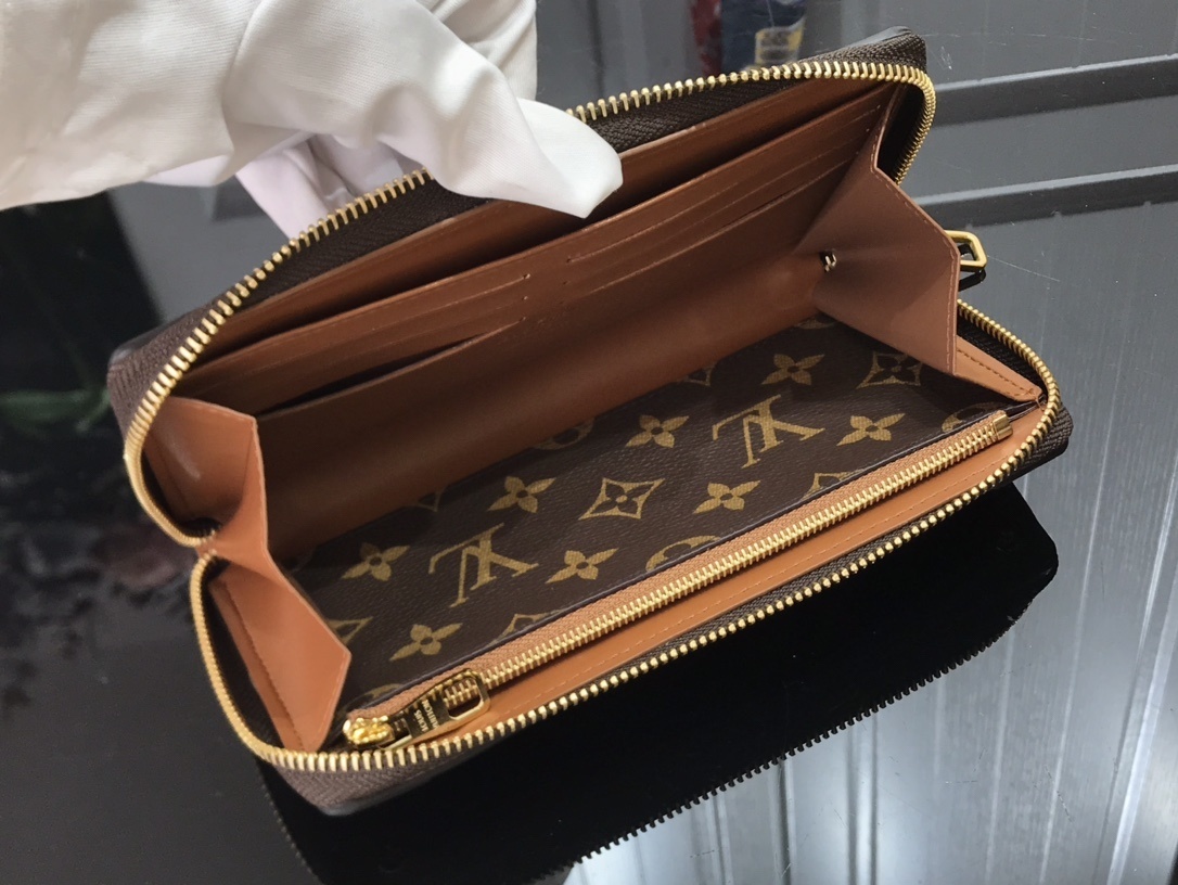 LV TRUNK wallet M80558
