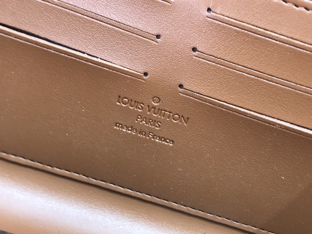 LV TRUNK wallet M80558