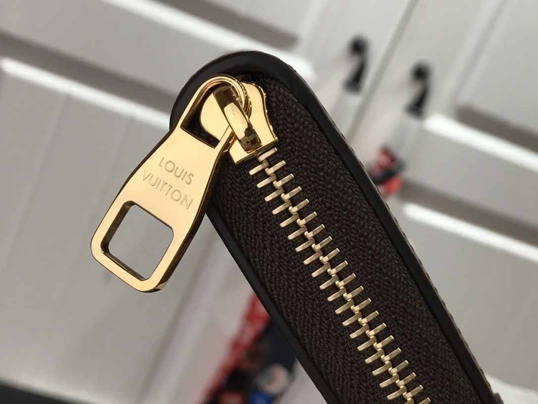 LV TRUNK wallet M80558