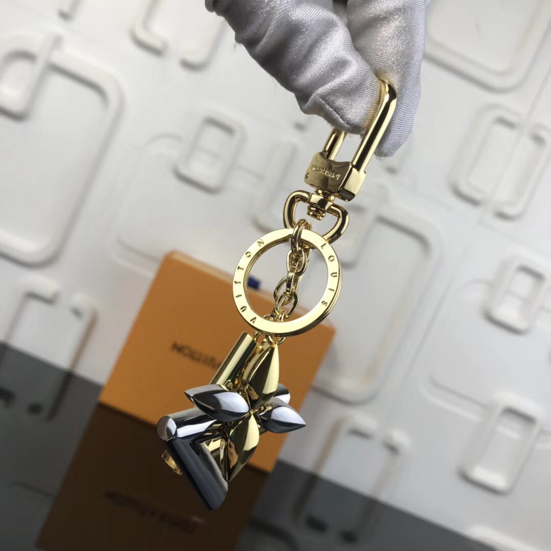 LV TWIST BAG CHARM M68197