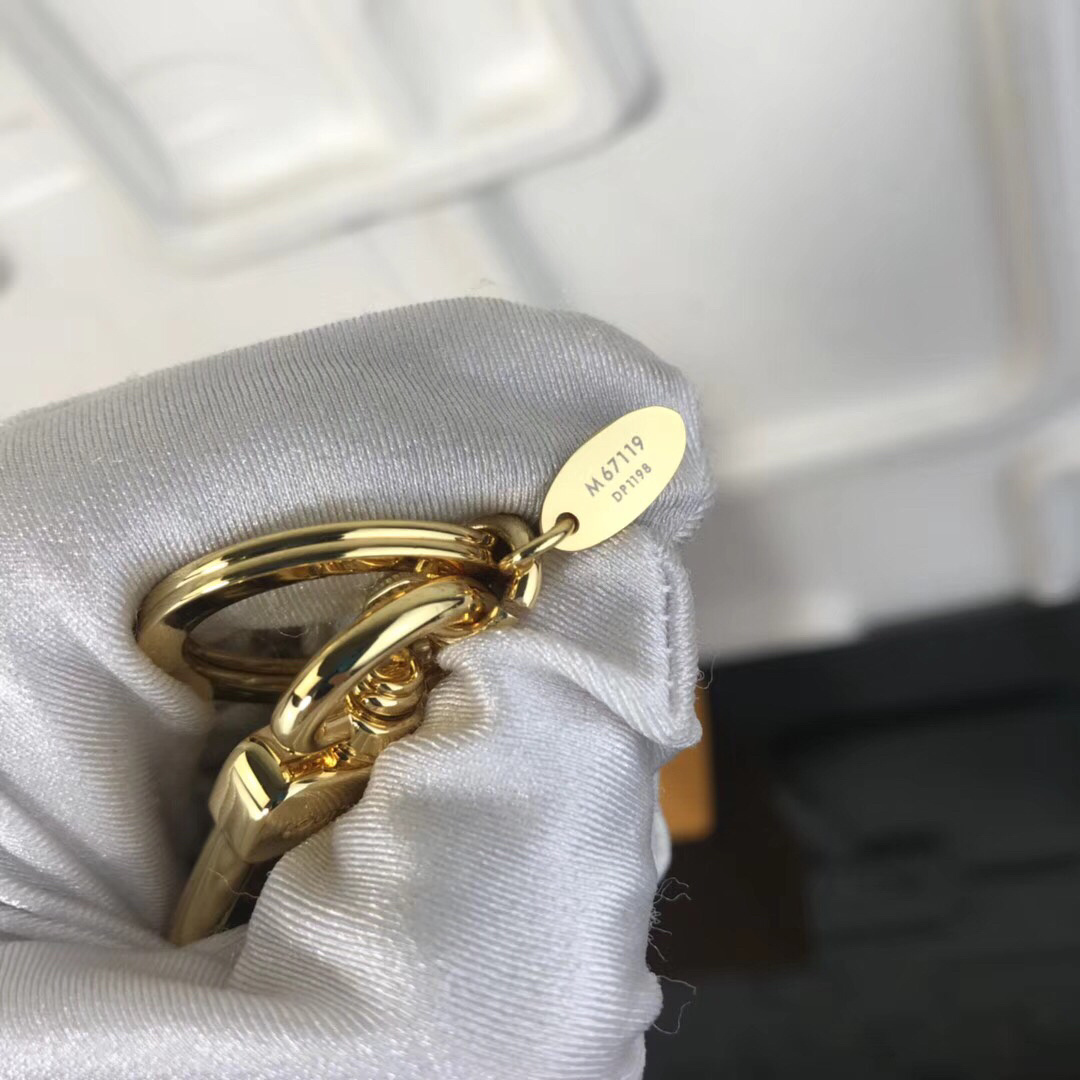 LV TWIST BAG CHARM M68197