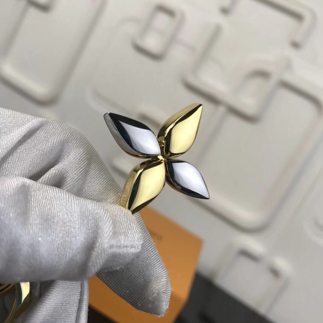 LV TWIST BAG CHARM M68197