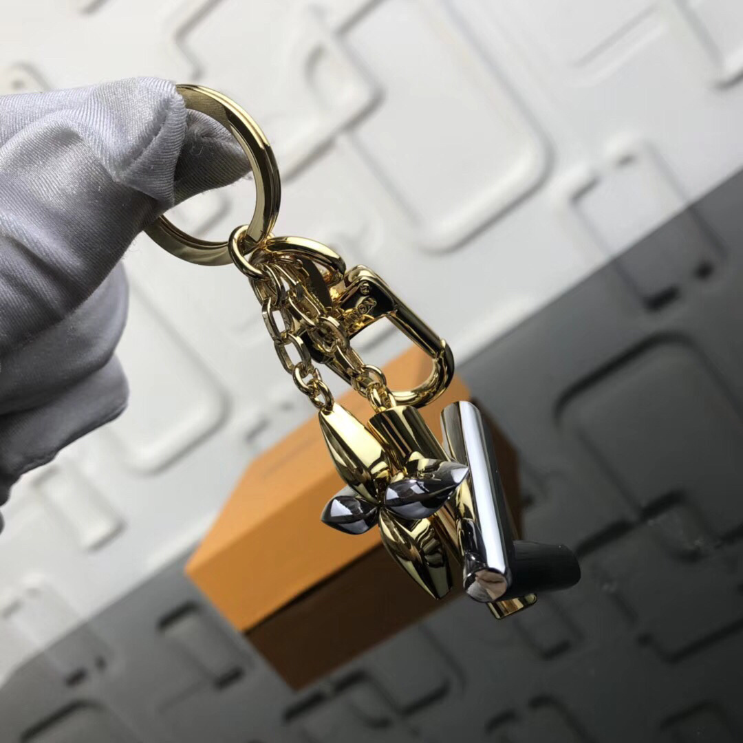 LV TWIST BAG CHARM M68197