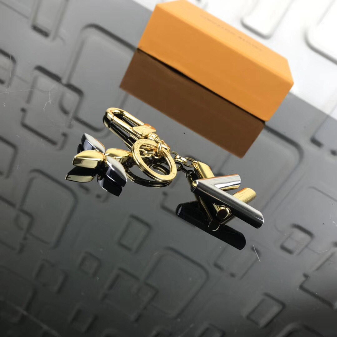 LV TWIST BAG CHARM M68197