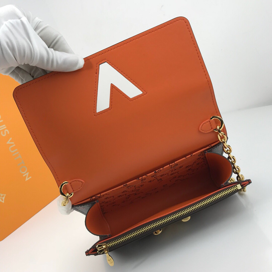 LV TWIST CHAIN wallet M63888