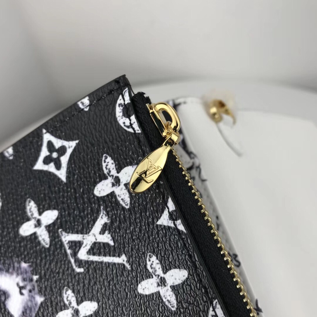 LV TWIST CHAIN wallet M63888