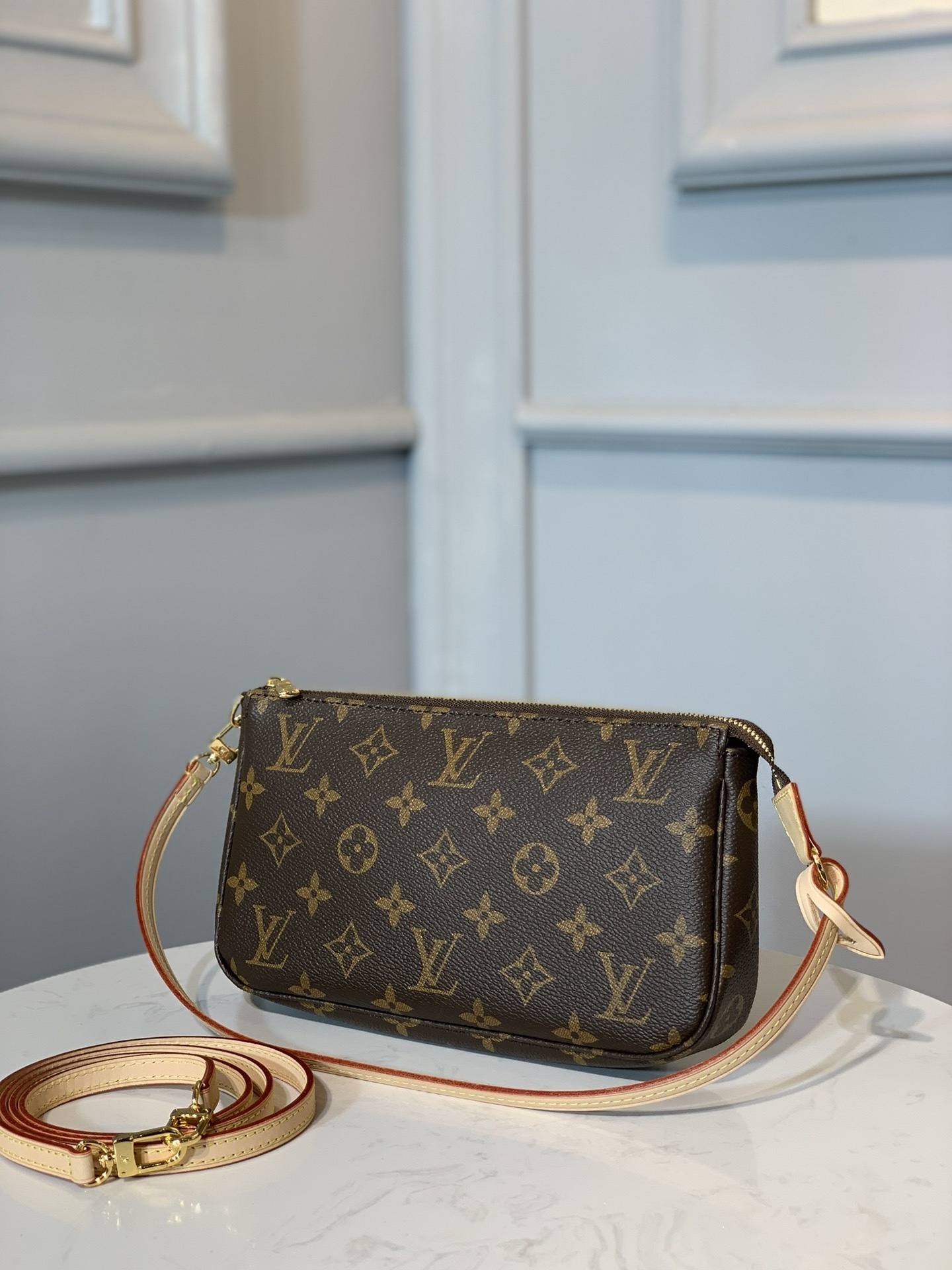 LV TWIST SLIM m14309A