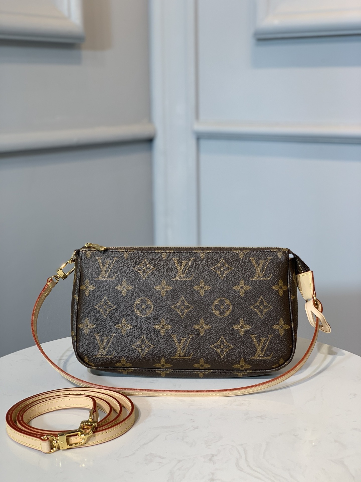 LV TWIST SLIM m14309A