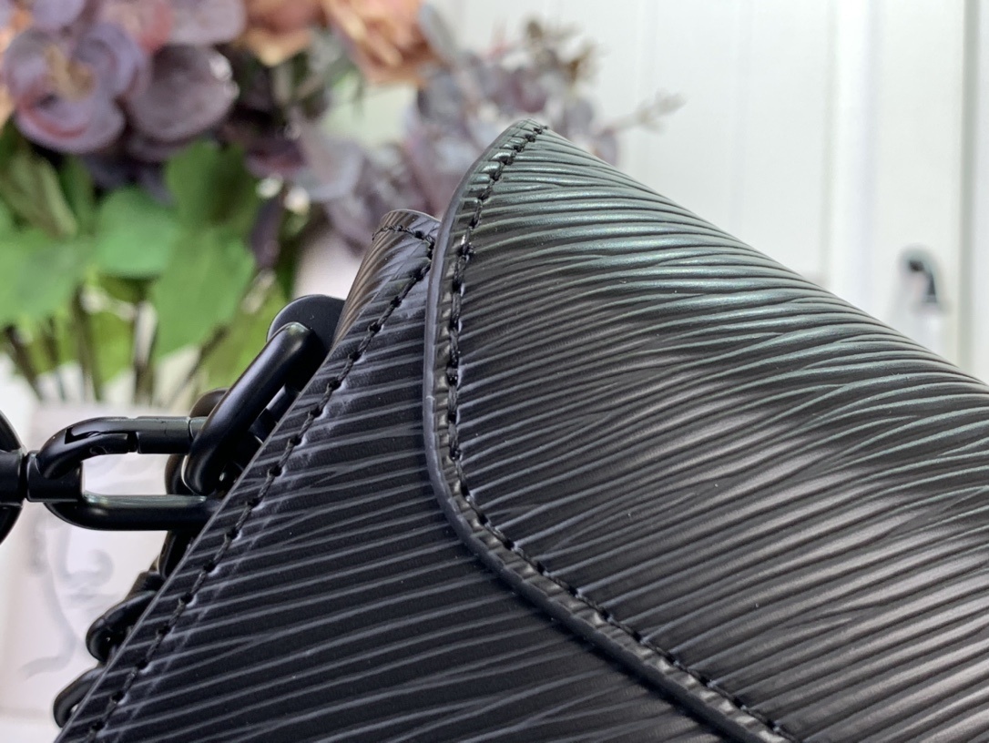 LV TWIST WEST m25236