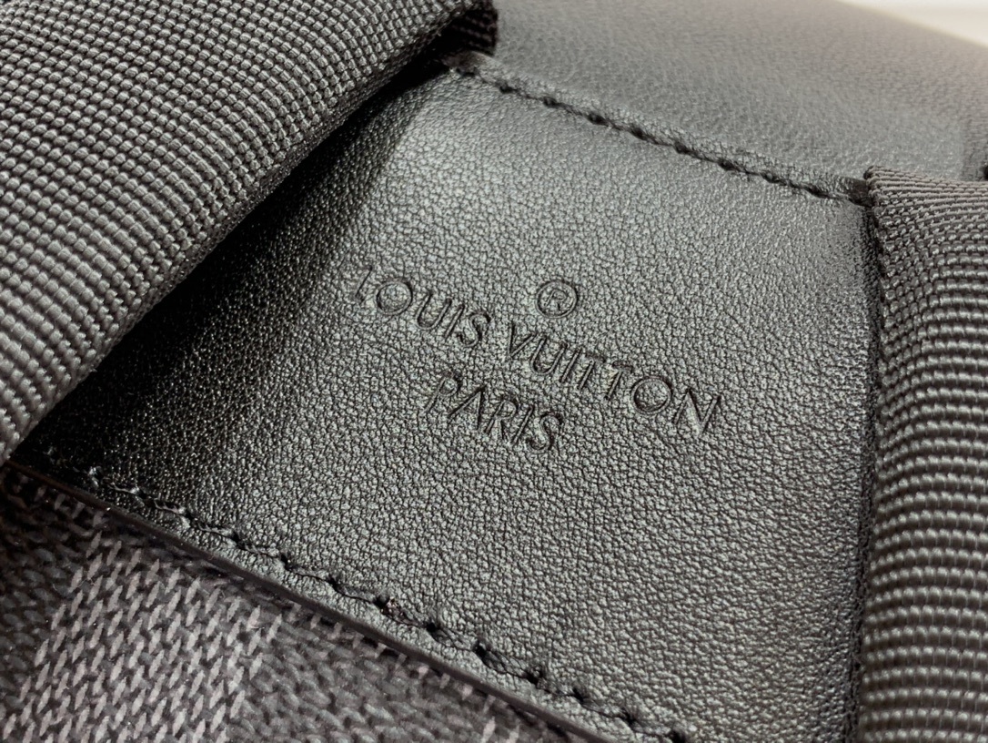 LV UTILITY BACKPACK N40279