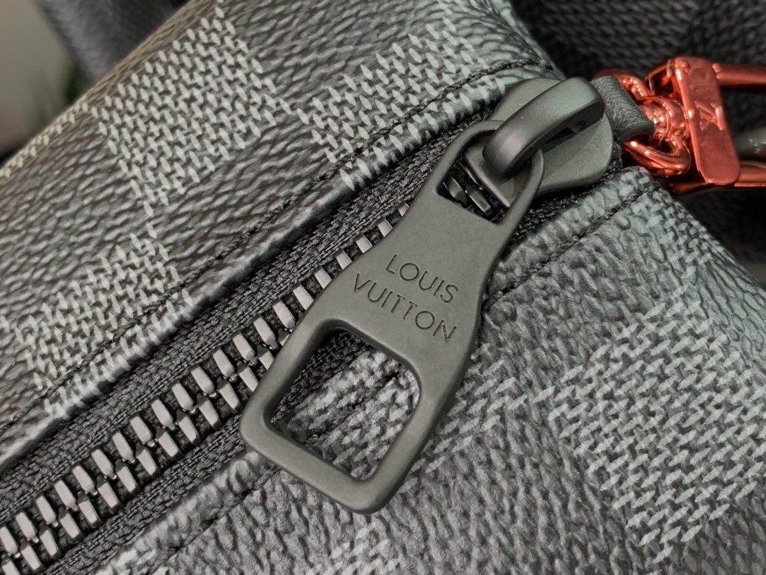 LV UTILITY BACKPACK N40279