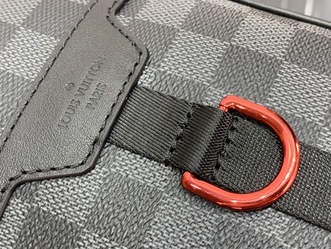 LV UTILITY BACKPACK N40279