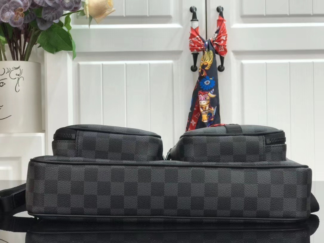 LV UTILITY BUSINESS BAG N40278