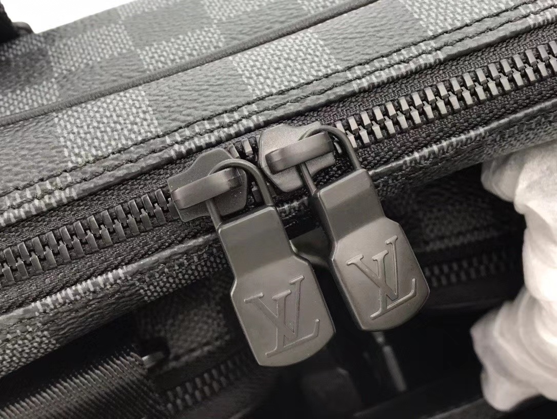 LV UTILITY BUSINESS BAG N40278